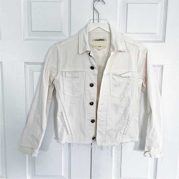 L'AGENCE Janelle Raw Cut Slim Denim Jacket in Vintage White - Picture 3 of 4
